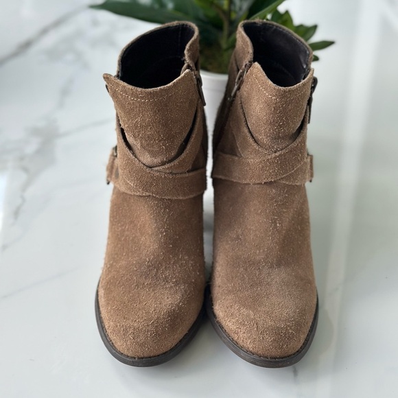 GUESS Boots Women's Tan Brown Western Suede Ankle Booties Cowgirl 6 - Picture 2 of 11